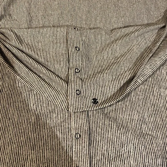 Lululemon One Size Vinyasa Scarf with Snaps - Picture 3 of 10